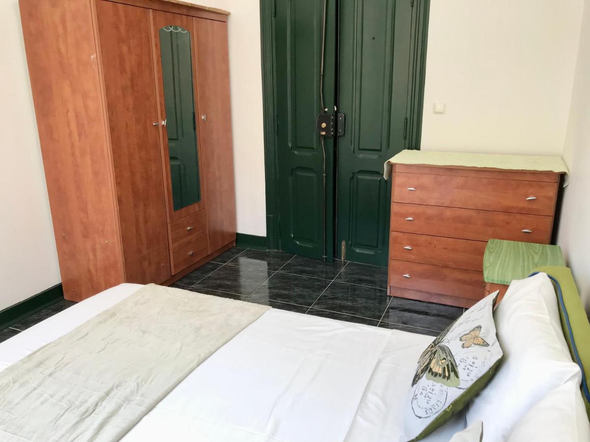 Sublime Olive Bedroom Quarto em Acomodações Particulares